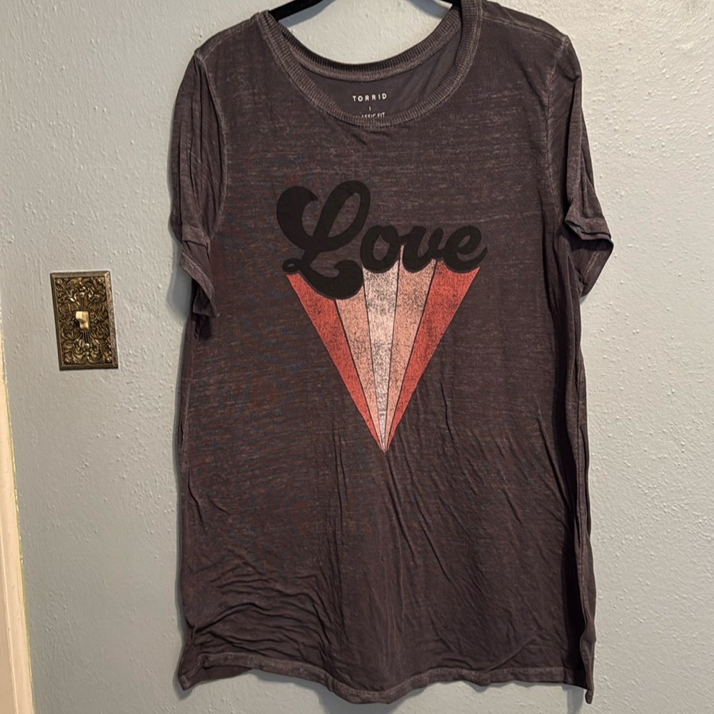 Super soft torrid t-shirt Love size 1